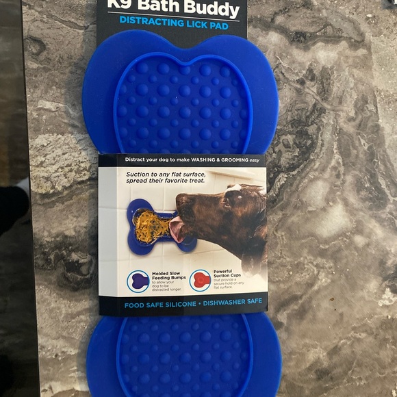 Vibrant Blue Bath Accessory with Textured Surface and Ergonomic Design - Picture 1 of 2